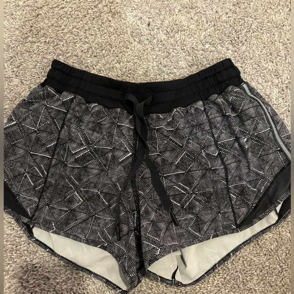 Black and white hotty hot shorts size 6